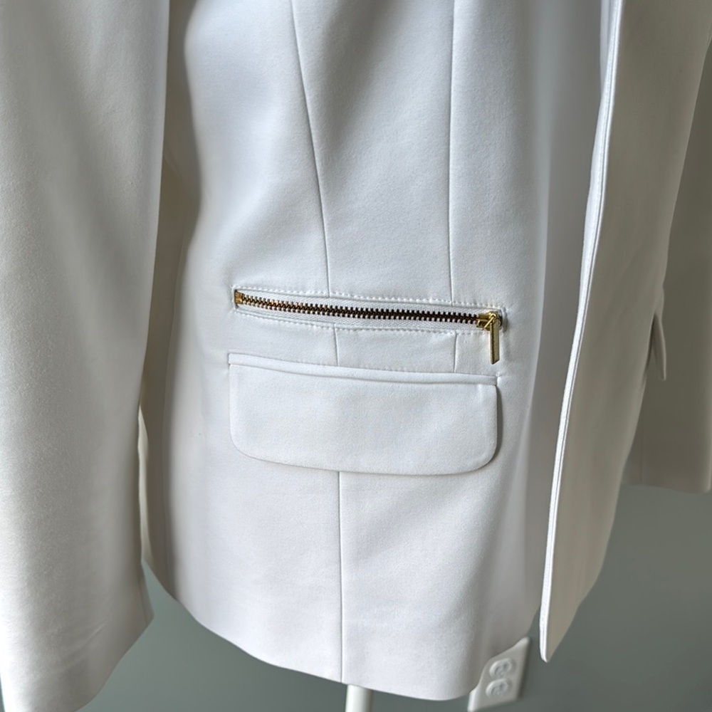 Chico's White Blazer with Structured Shoulders and Classic Lapel size L or 2 - Picture 4 of 7